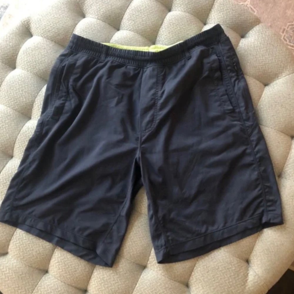 Bird dogs Indianapolis Jones shorts size L Long (9in inseam)